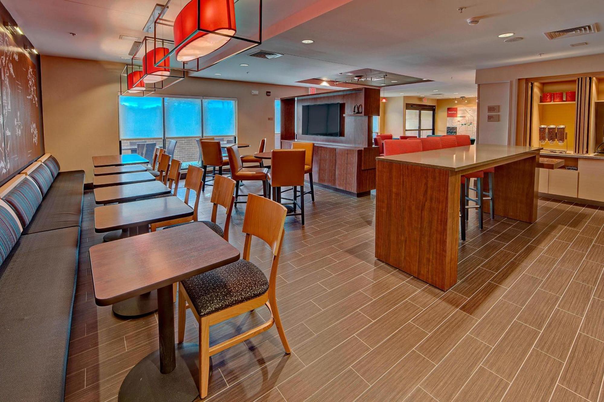 Towneplace Suites By Marriott Hattiesburg Bagian luar foto